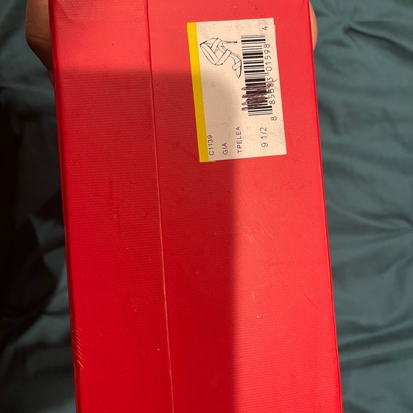 Charles Jourdan Gia Sandal in Taupe. - Picture 3 of 7